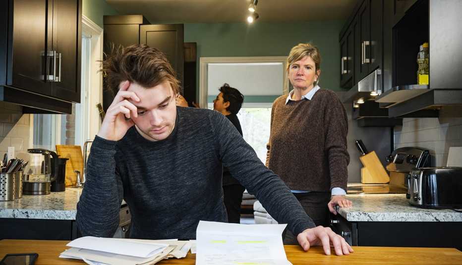 1140-mother-and-adult-son-in-kitchen-esp