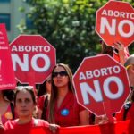 un-grupo-de-mujeres-se-manifiesta-en-santiago-contra-el-aborto-foto-de-archivo-afp-6VXZB24755BC7PQMF