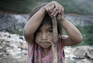 niño-pobre-696x476-696x476